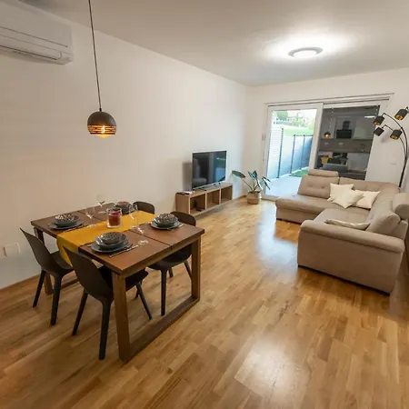 Lasiesta Apartment *